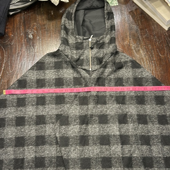 Black and grey check poncho with hood - Picture 8 of 8